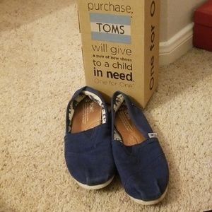 Tom's Navy Canvas Shoes